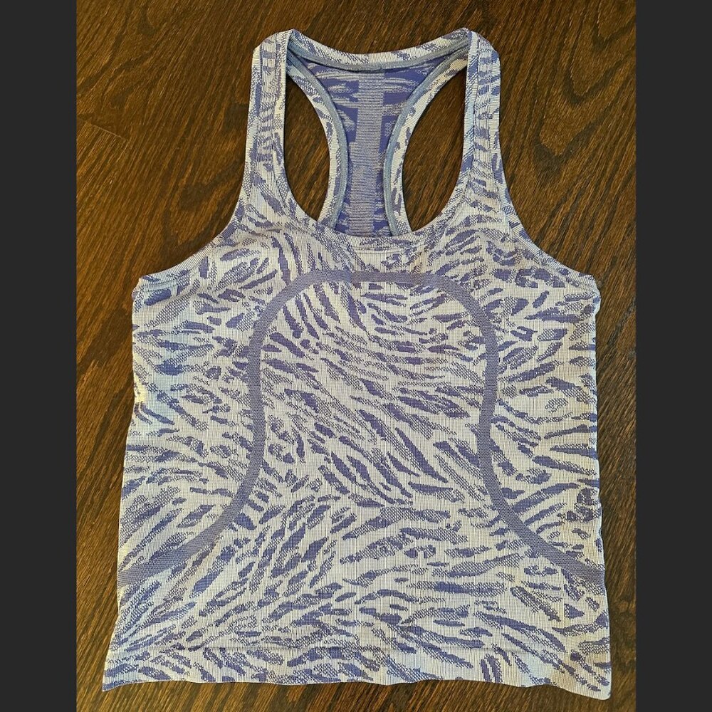 Lululemon Swiftly tech racerback tank top 2.0 race length, blue print, size 6